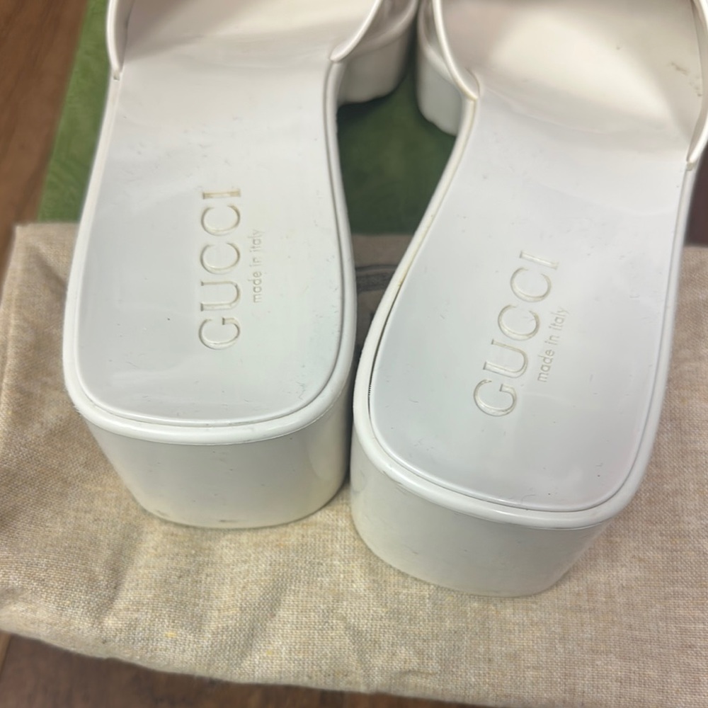 Gucci Glossy White Block Heel Sandals - Picture 4 of 8